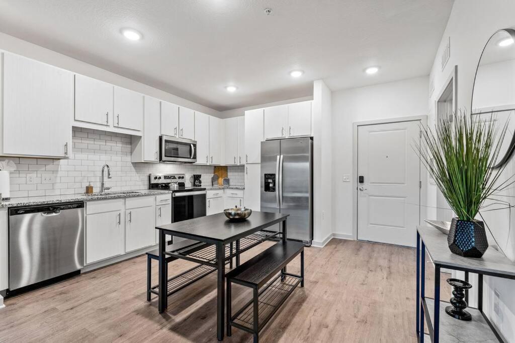Complete Apartment ,10 Min To Parks Pets Allowed, Resort-Style Amenities أورلاندو المظهر الخارجي الصورة